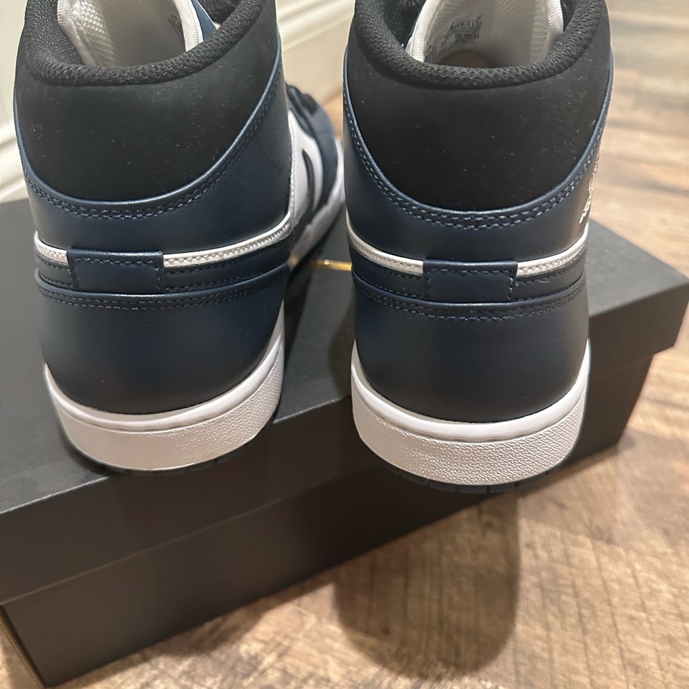 Jordan 1 Mid Navy - Picture 5 of 5